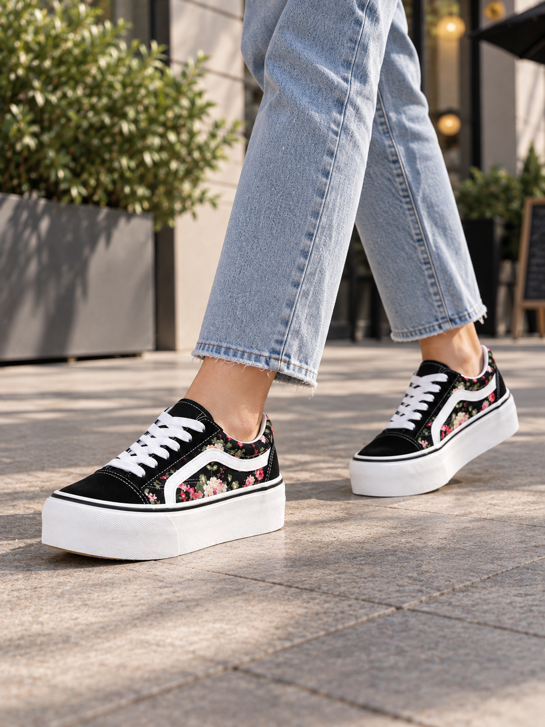 Zapatillas Con Plataforma Floreada
